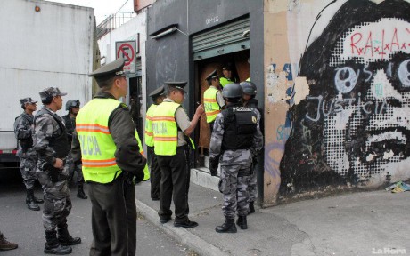operativo-policial-les-aguo-la-fiesta-20110526074943-c8bbe9dccaf5462598865fdd0d6cb507